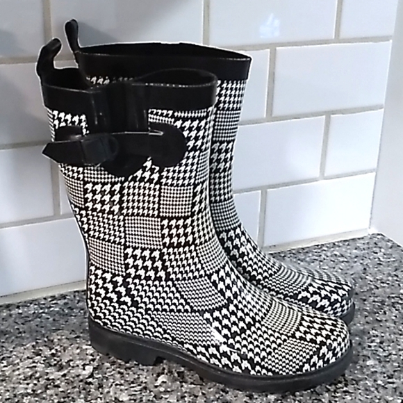 Capelli of New York Shoes - Capelli Black/White Houndstooth Rain Boots. 6